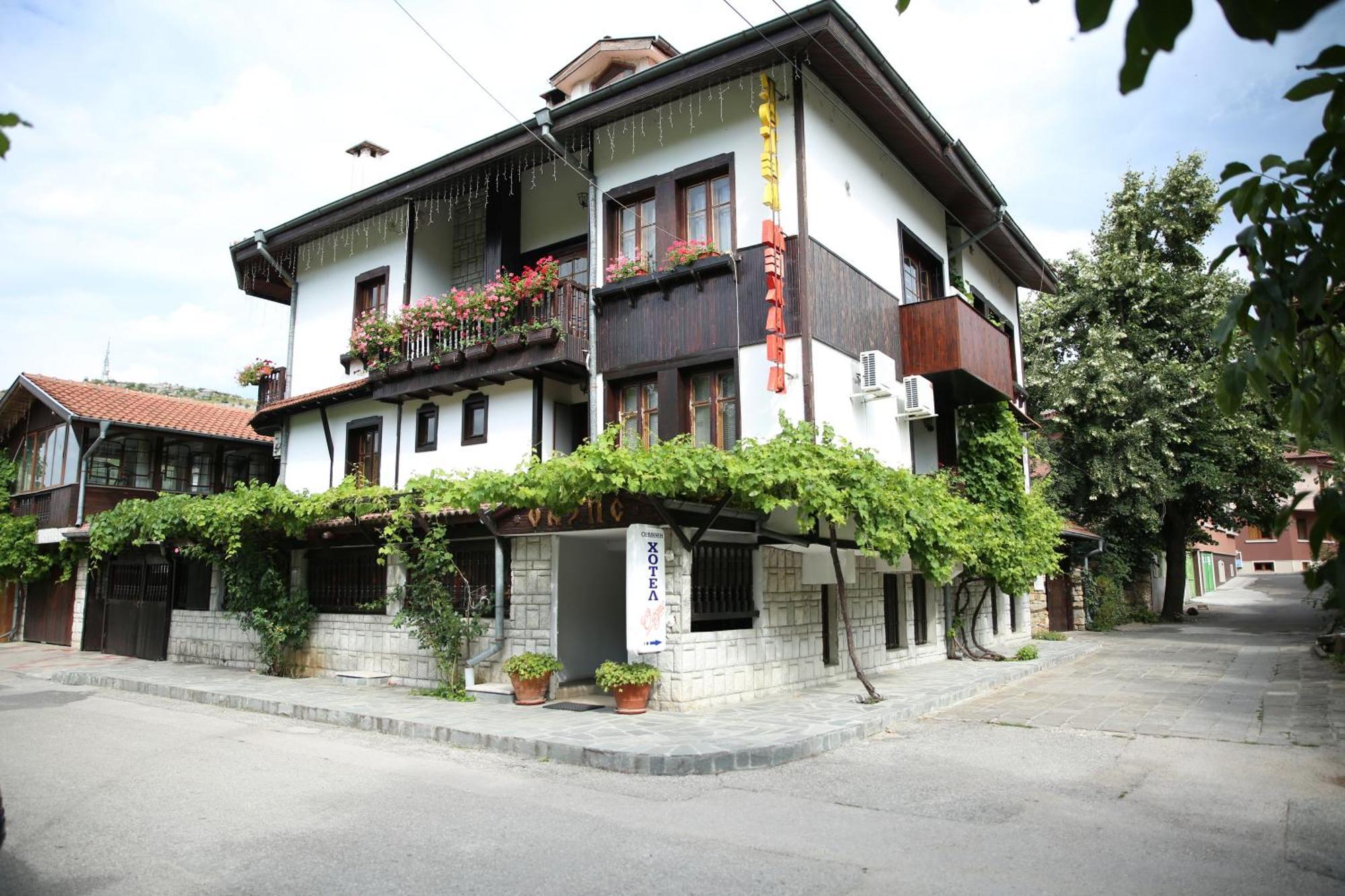 Oazis Family Hotel Lovech Bagian luar foto