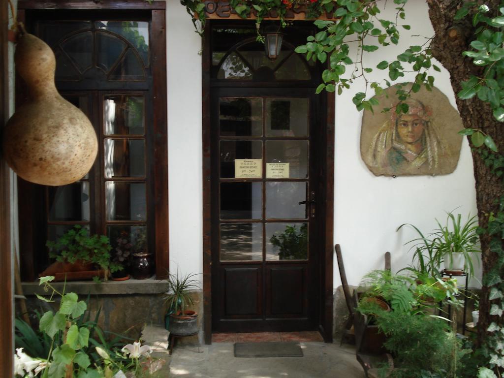 Oazis Family Hotel Lovech Bagian luar foto