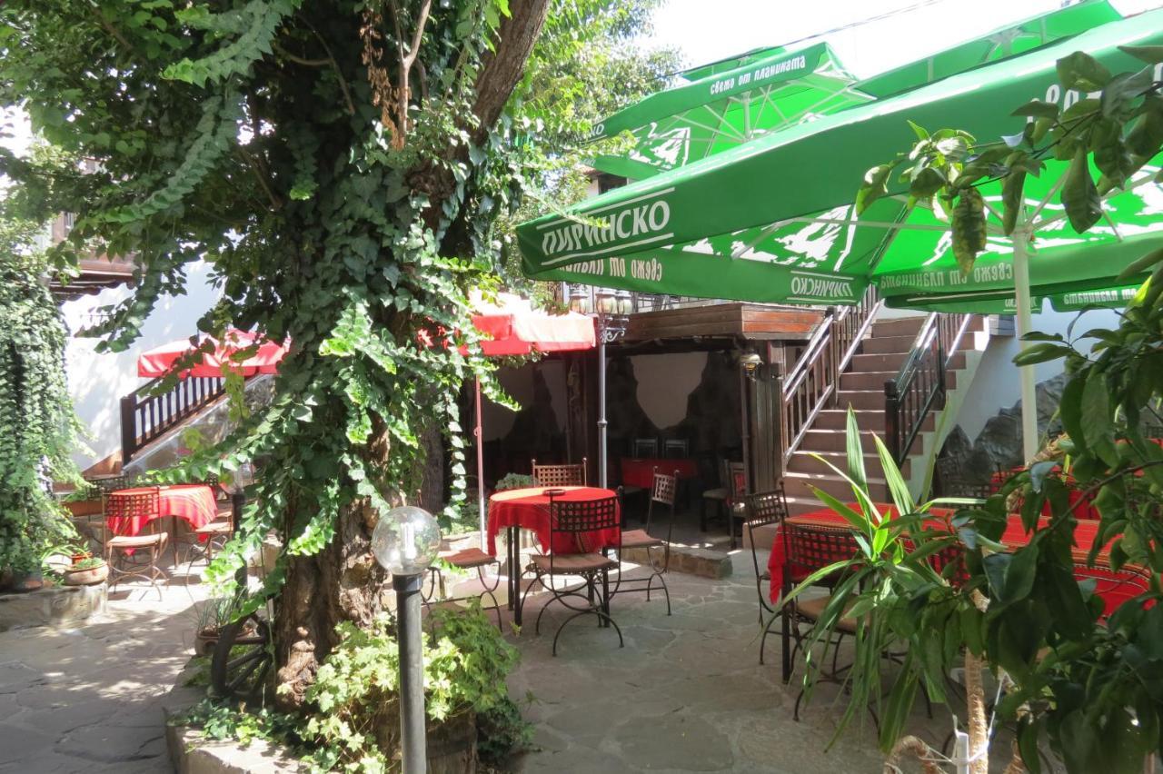 Oazis Family Hotel Lovech Bagian luar foto