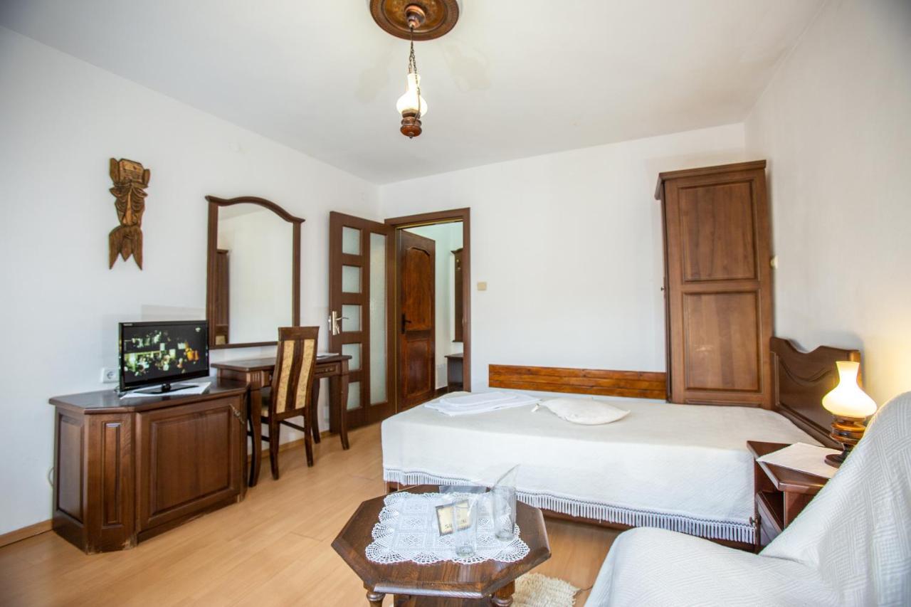 Oazis Family Hotel Lovech Bagian luar foto
