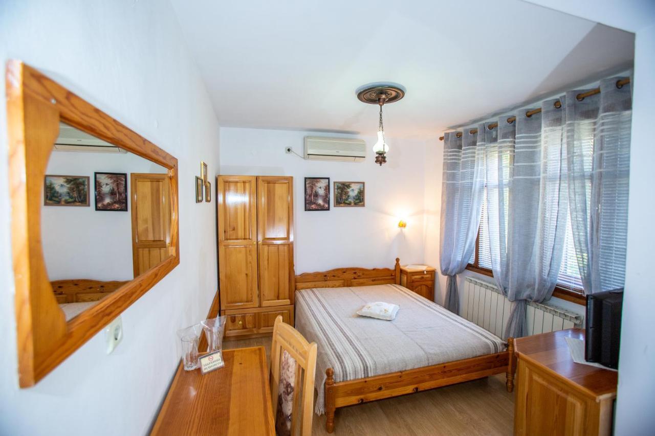 Oazis Family Hotel Lovech Bagian luar foto