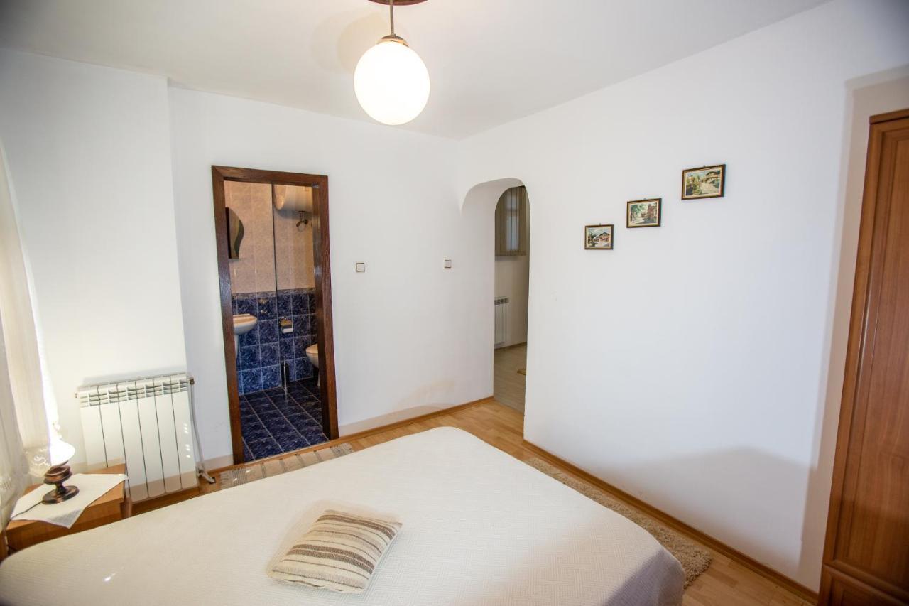 Oazis Family Hotel Lovech Bagian luar foto