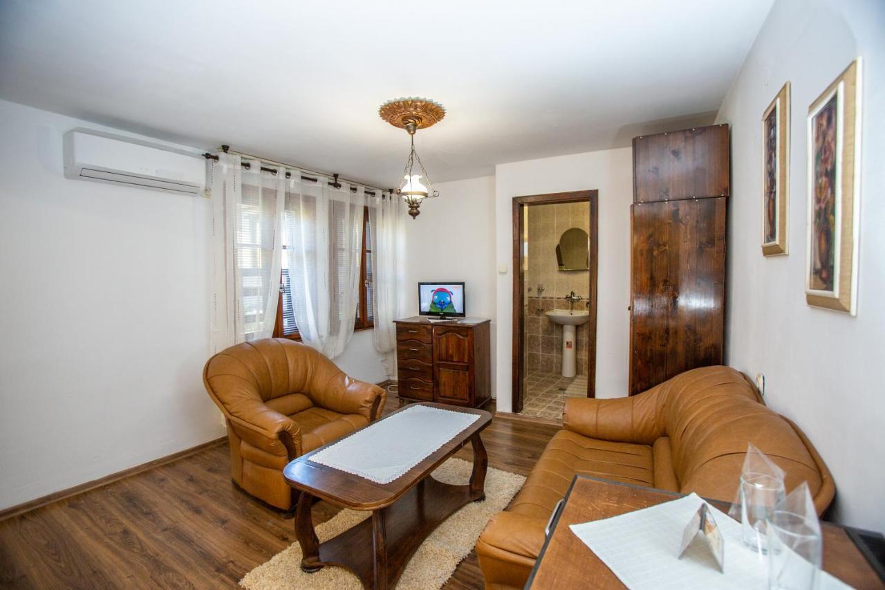 Oazis Family Hotel Lovech Bagian luar foto