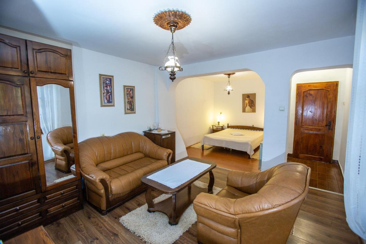 Oazis Family Hotel Lovech Bagian luar foto