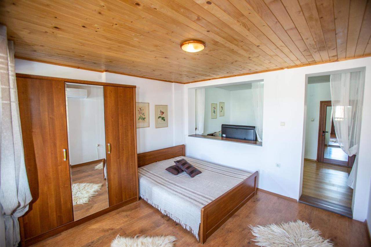 Oazis Family Hotel Lovech Bagian luar foto